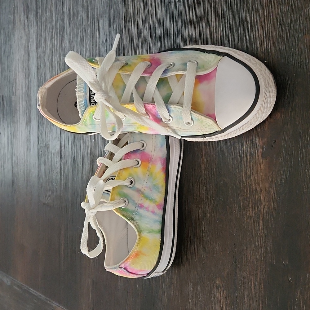Girls Converse! Rare Tie Dye- Size 1
